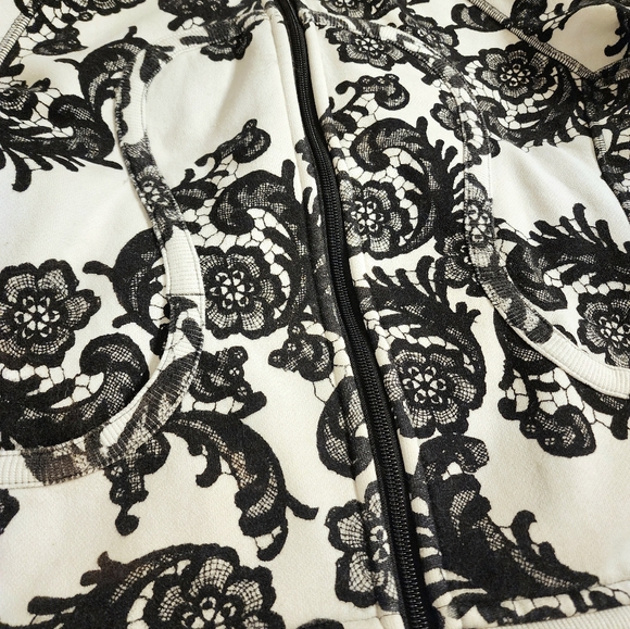 Lululemon Scuba Hoodie - StretchLaceoflage Polar Cream Black. Sz 8 - Picture 4 of 9